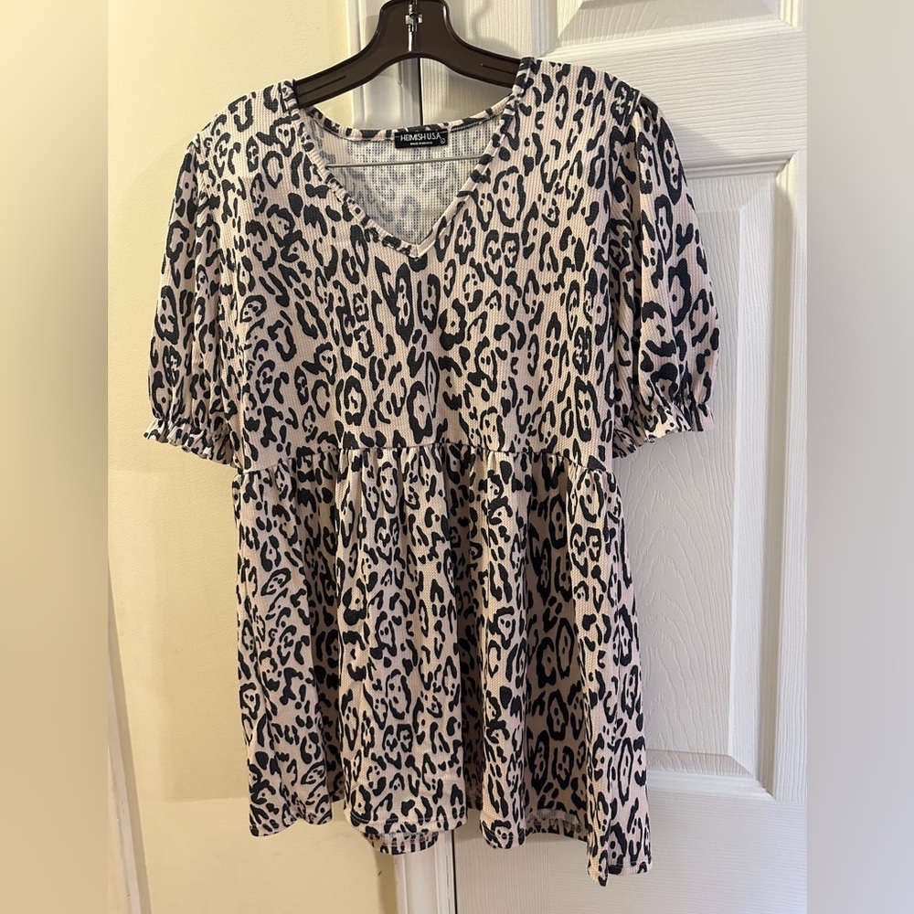 HEIMISH USA Pink and Black Leopard Print V-Neck Babydoll Top